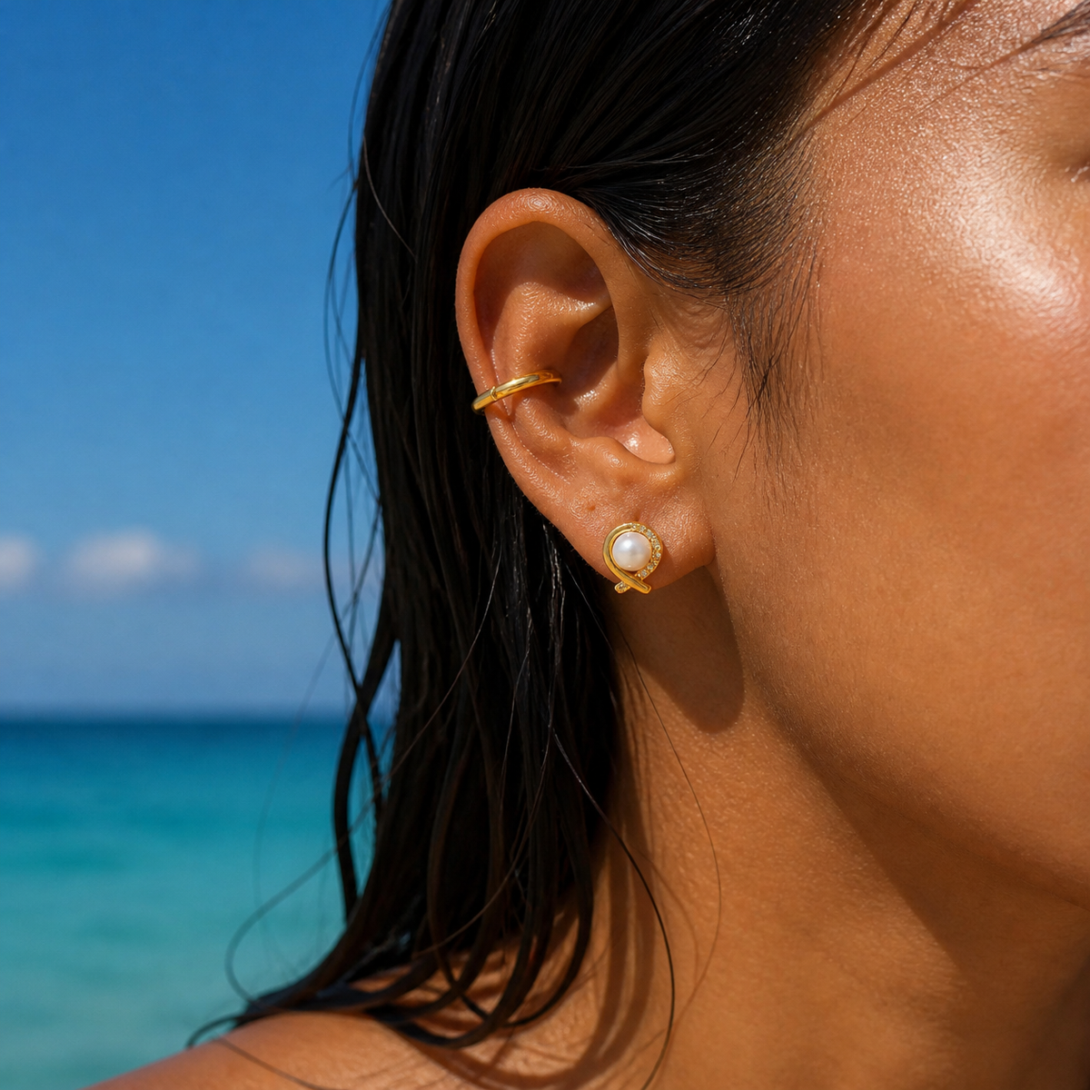 Gold earrings collection